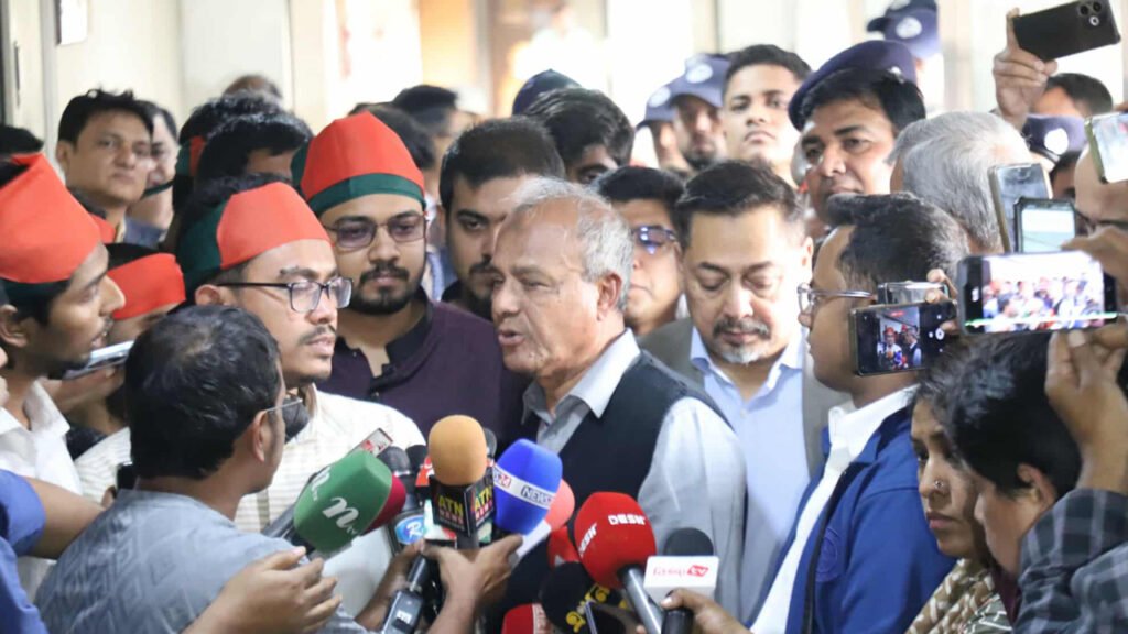 ওসমান হাদির হত্যাচেষ্টাকারীদের বিষয়ে ‘সবকিছু এখনই বলা সম্ভব নয়’- স্বরাষ্ট্র উপদেষ্টা