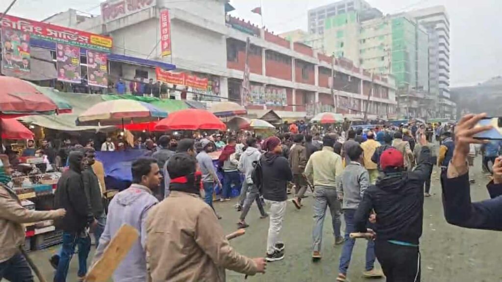 কারওয়ান বাজারে চাঁদাবাজি বিরোধী মানববন্ধনে হামলা