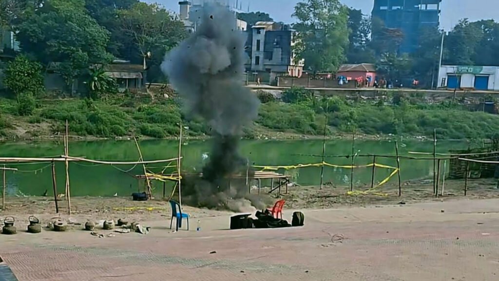 ফরিদপুরে স্কুল ব্যাগে শক্তিশালী রিমোট কন্ট্রোল বোমা উদ্ধার