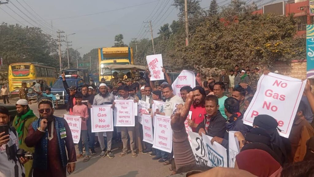 দেশের বৃহত্তম গ্যাসক্ষেত্রের শহরেই হাহাকার, নিরবচ্ছিন্ন সরবরাহের দাবিতে উত্তাল ব্রাহ্মণবাড়িয়া