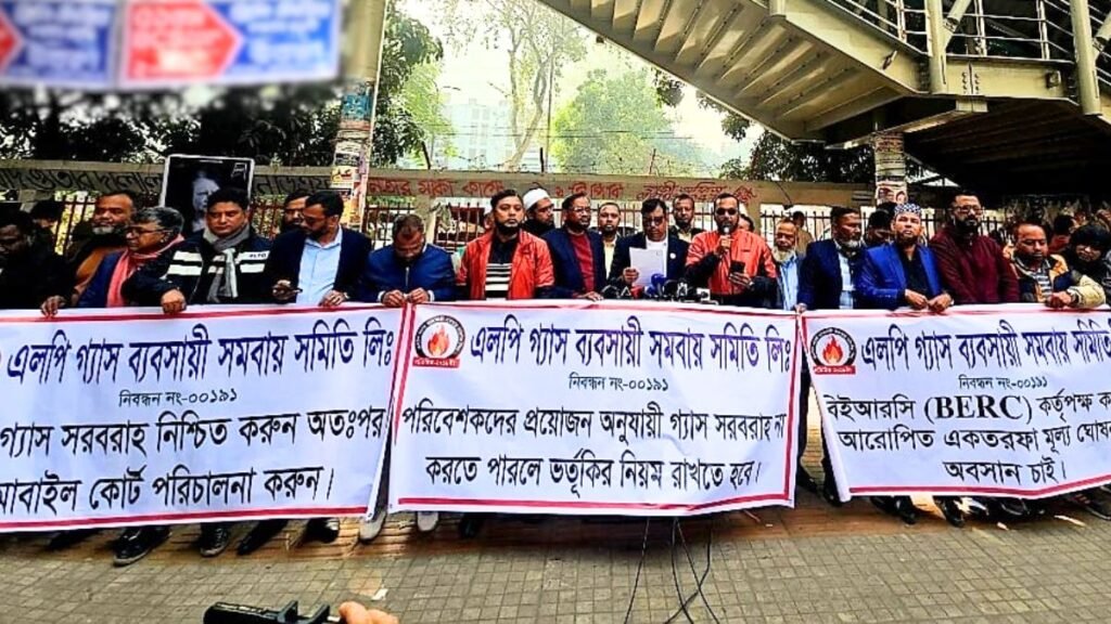 স্বস্তি ফিরছে জ্বালানি বাজারে, দাবি পূরণের আশ্বাসে এলপি গ্যাস ব্যবসায়ীদের ধর্মঘট প্রত্যাহার