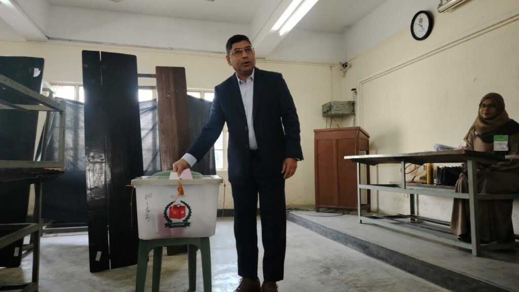 দেড় বছরের অপেক্ষার অবসান, নির্ভয়ে ভোট কেন্দ্রে আসুন, সেনাপ্রধান জেনারেল ওয়াকার-উজ-জামান