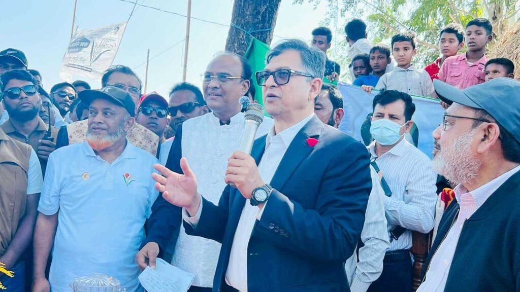ধর্মীয় বিভাজন নয়, ঐক্যবদ্ধ বাংলাদেশে গণতন্ত্র রক্ষা করতে হবে : সালাহউদ্দিন আহমদ