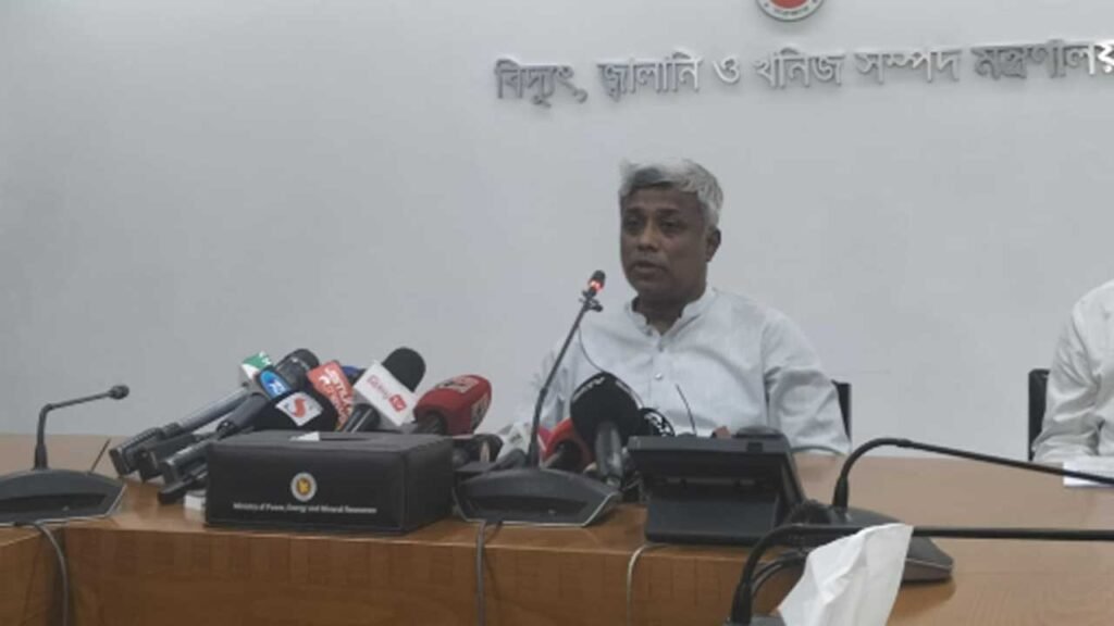 তেলের পাম্পে দীর্ঘ লাইন আসলে ‘উদ্বেগ’ থেকে, সংকটে নয়, সচিবালয়ে জ্বালানি প্রতিমন্ত্রী