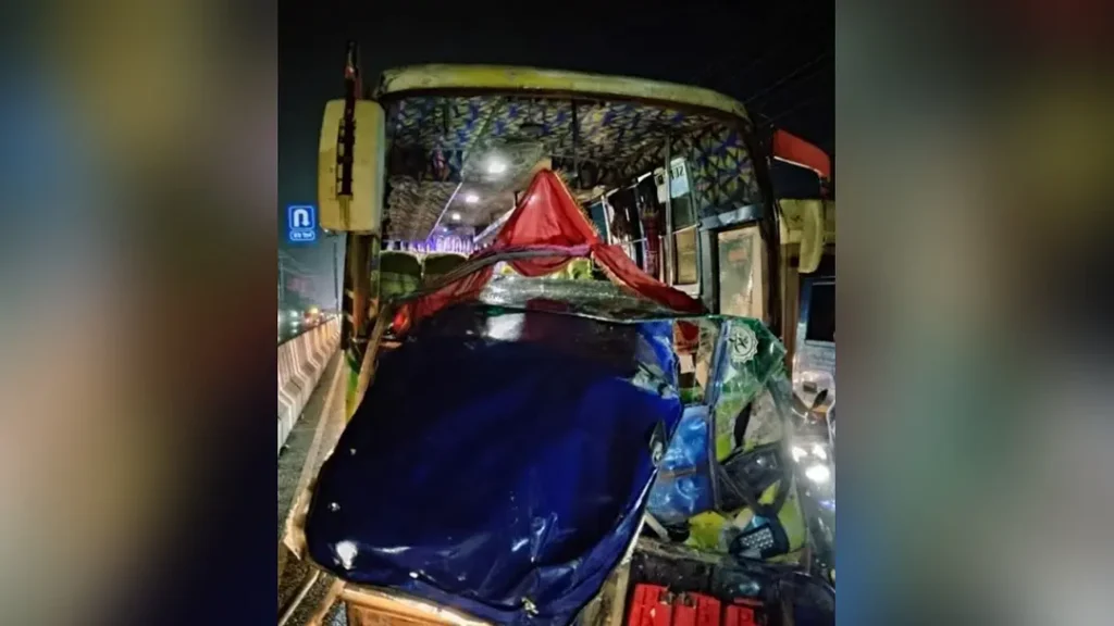 কুমিল্লায় বাস-অটোরিকশা সংঘর্ষে নিহত ৩